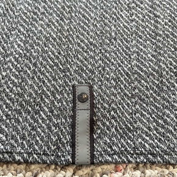 Lululemon Vinyasa Wrap Scarf Grey - Picture 13 of 13